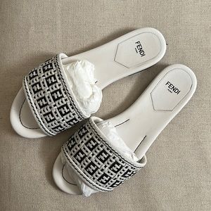 Fendi slides in great condition